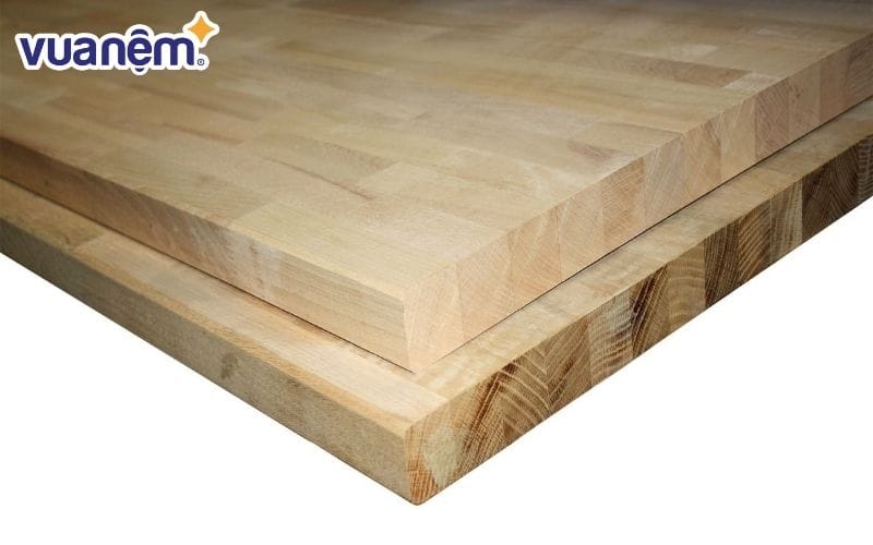 Chất liệu gỗ cao su có giá thành tương đối rẻ