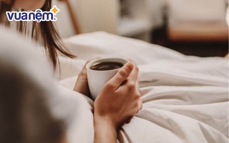 Không nên uống cà phê quá sát giờ đi ngủ