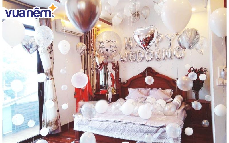 Giường cưới là trái tim của phòng tân hôn