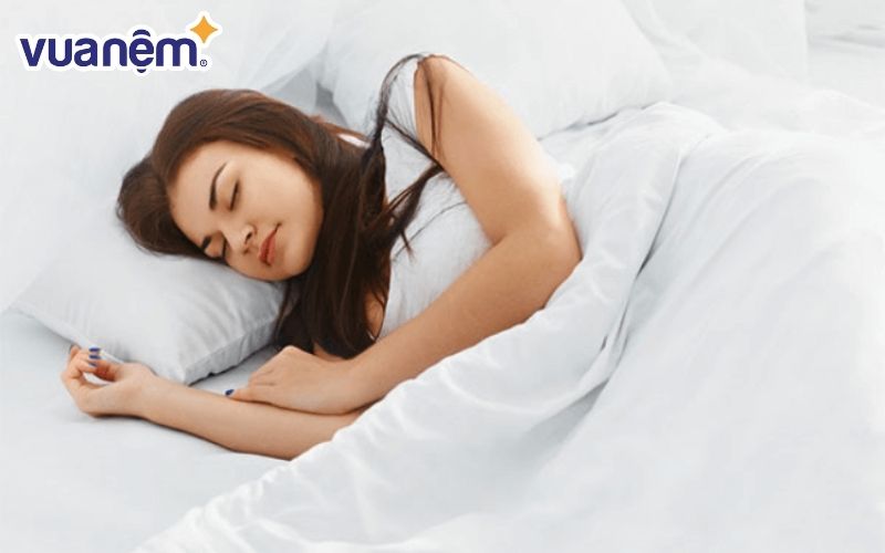 Ngủ đủ giấc và đúng giờ Ngủ đủ giấc và đúng giờ sẽ giúp bạn khắc phục tình trạng ngủ nhiều mập mặt