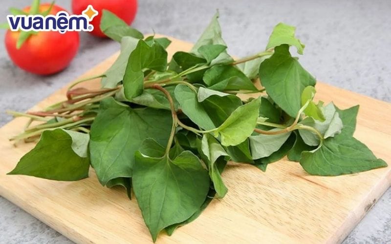 Rau riếp cá là lựa chọn phù hợp với những người hay mất ngủ do nóng gan hoặc căng thẳng kéo dài.