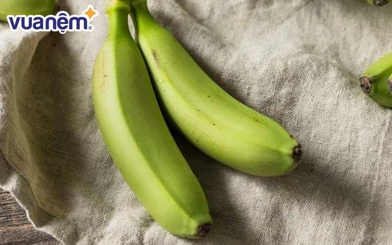 Trong chuối xanh chứa nhiều dưỡng chất tốt cho giấc ngủ