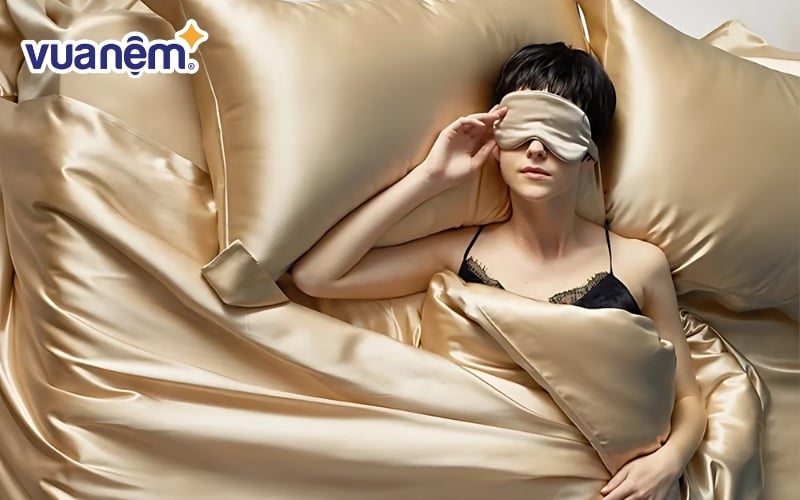 Chăn ga lụa ngày càng được người dùng yêu thích và sử dụng rộng rãi