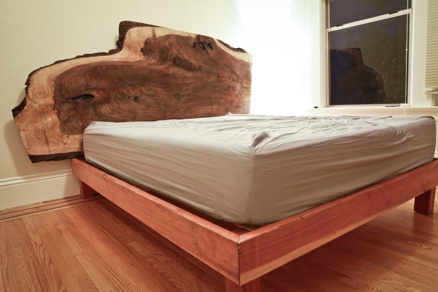 kích thước giường ngủ gỗ đỏ phù hợp