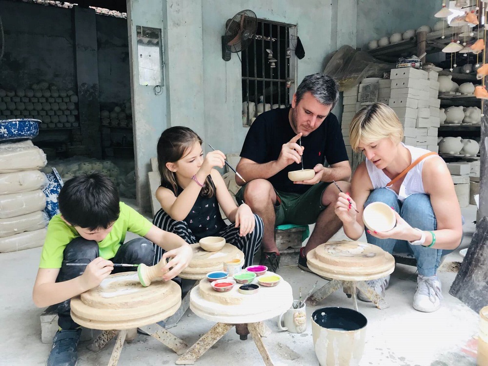 Làng nghề truyền thống nổi tiếng nhất Việt Nam: Làng gốm Bát Tràng