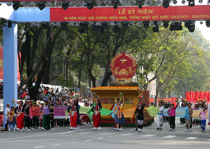 Hoạt động mít tinh chào mừng lễ kỷ niệm 