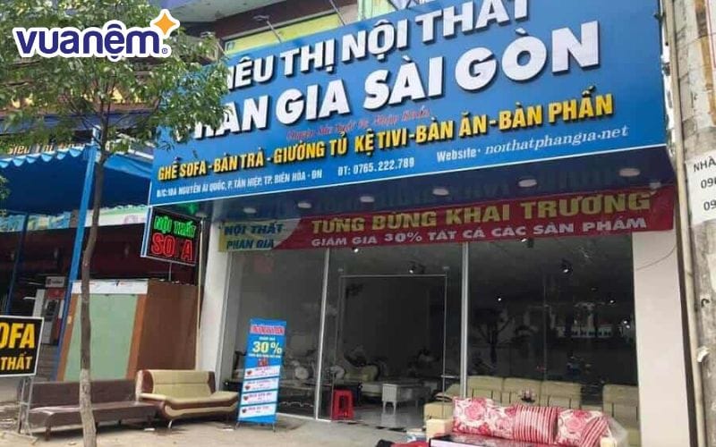 Công ty nội thất Phan Gia chuyên sản xuất và nhập khẩu các sản phẩm giường tủ hiện đại, sofa tân cổ điển
