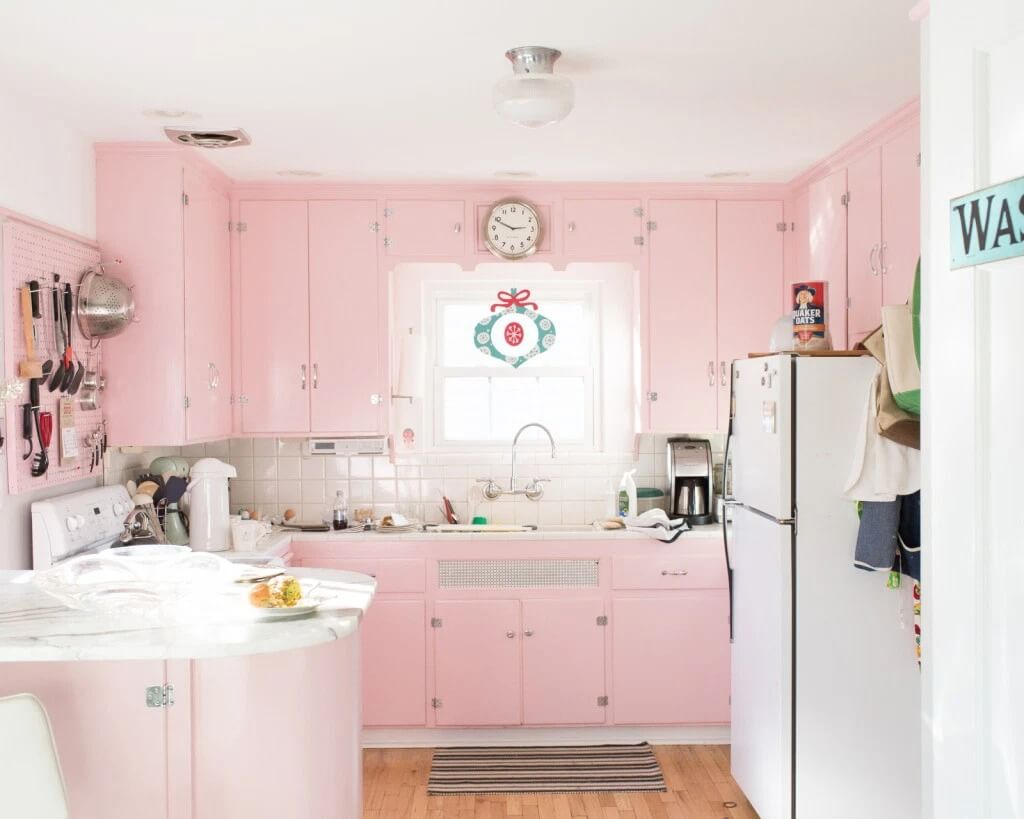 Khu vực bếp dễ thương nhờ màu hồng pastel