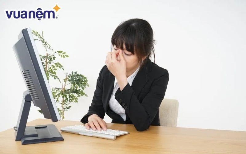 Mất ngủ có thể khiến bạn thiếu tập trung và tỉnh táo vào ban ngày