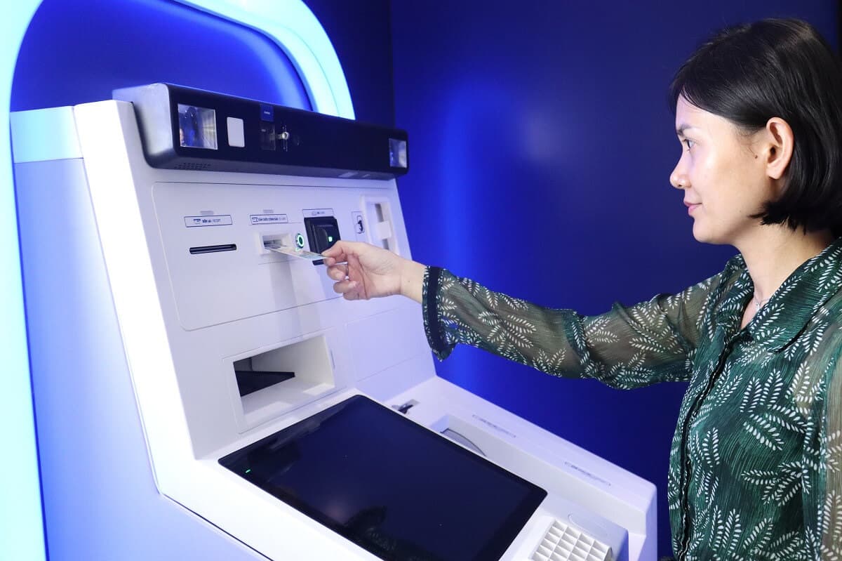 Cách rút tiền từ thẻ ATM nhanh chóng