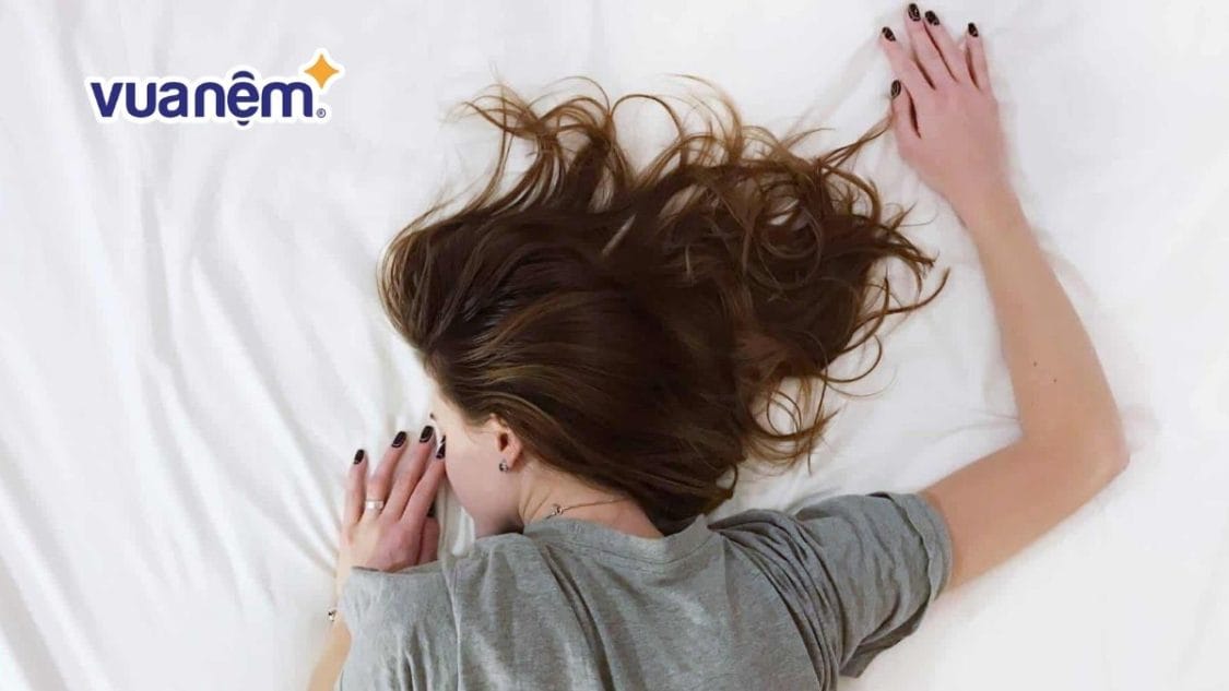 8 Lý do hàng đầu bạn không nên đi ngủ với mái tóc ướt