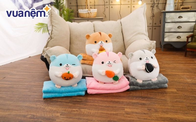 Đối với các em nhỏ, đặc biệt là trẻ mẫu giáo, gối ngủ 3 trong 1 là lựa chọn hoàn hảo cho các em mang đến trường
