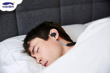 Đeo tai nghe khi ngủ: Thói quen tiềm ẩn nhiều rủi ro
