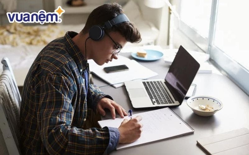 Nghe nhạc khi làm việc