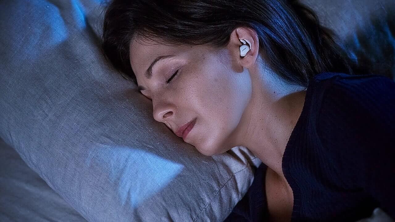 tác hại đeo tai nghe khi ngủ