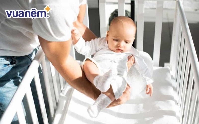 Thực hiện phương pháp Ferber giúp bé làm quen với việc tự ngủ