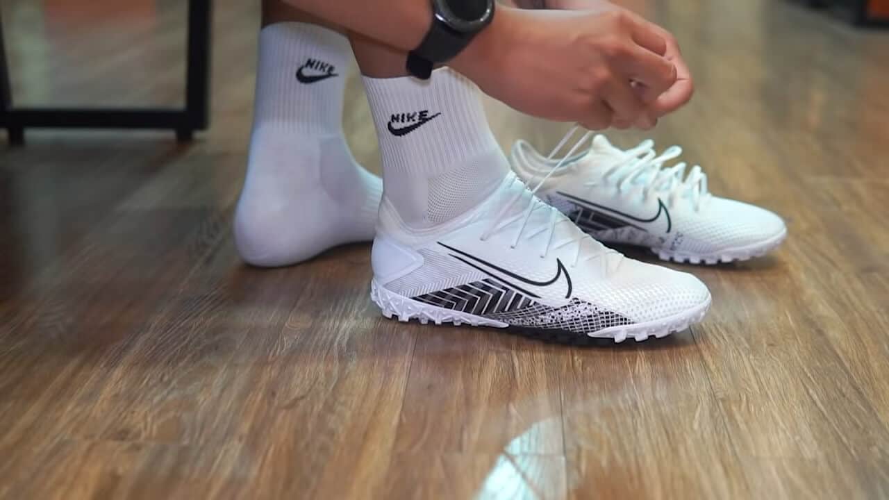 cách buộc dây giày adidas
