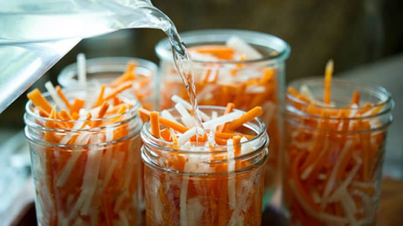 Cà rốt và củ cải trắng chua ngọt