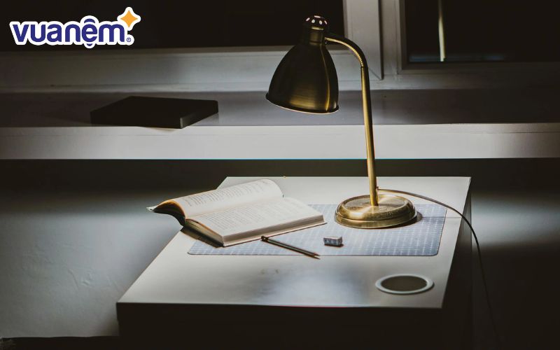 Tiếp xúc với nguồn ánh sáng mạnh sẽ làm giảm cơn buồn ngủ