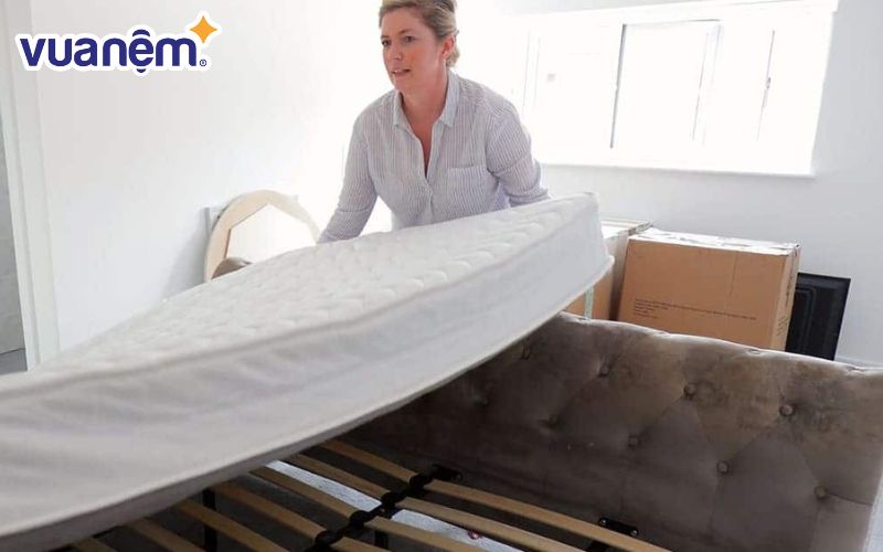 Tốt nhất bạn nên hạn chế việc di chuyển nệm lò xo