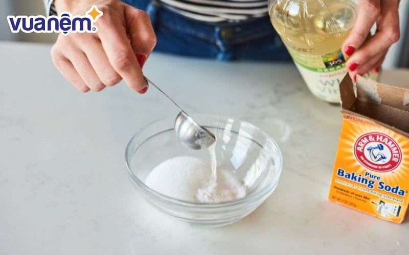 Có thể sử dụng baking soda để vệ sinh nệm