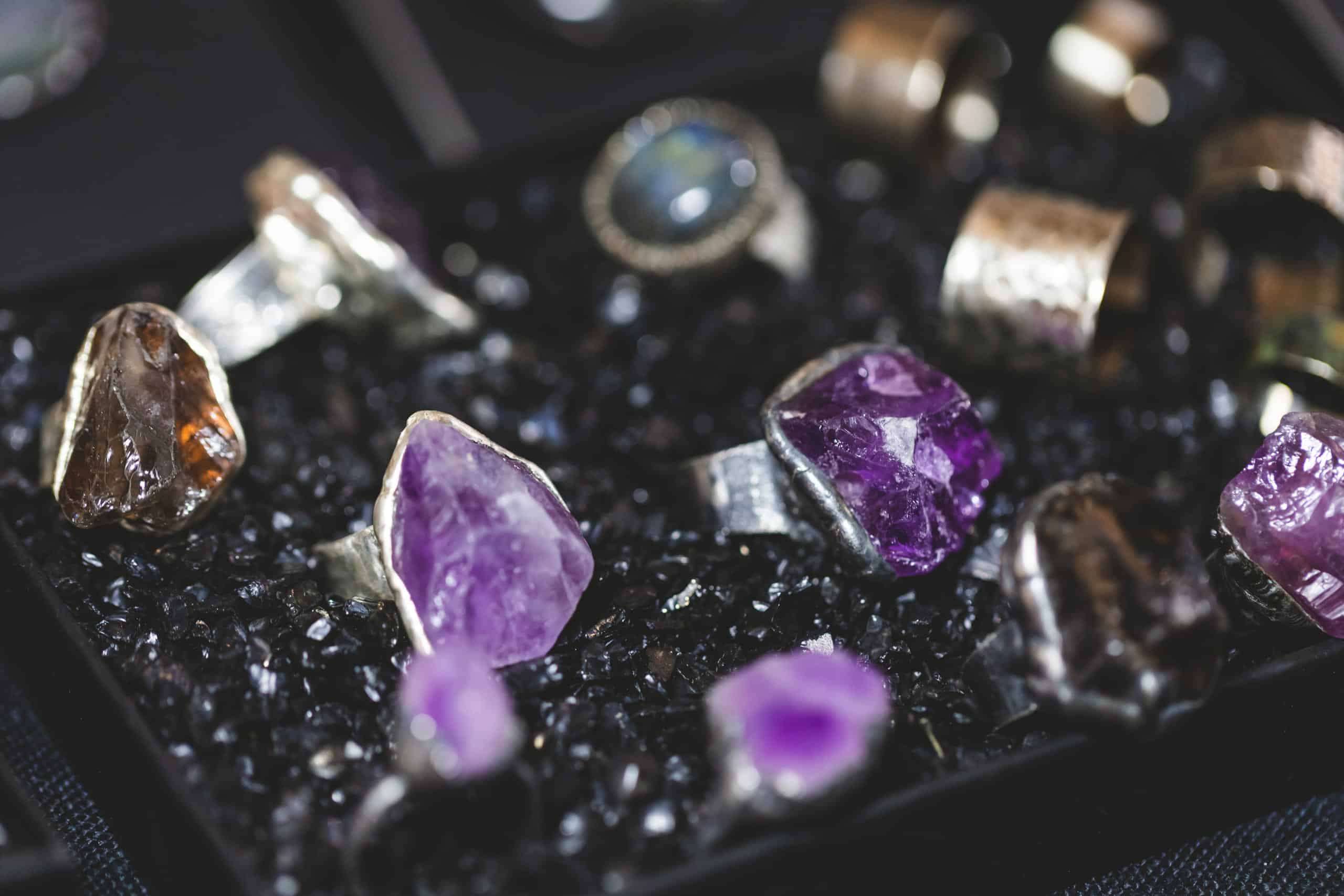 Đá Amethyst màu tím hợp phong thủy mệnh Hỏa