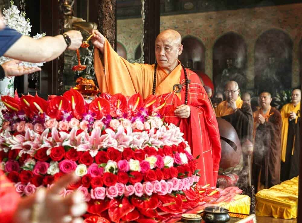 Có rất nhiều hoạt động kỉ niệm chào mừng ngày lễ Phật Đản