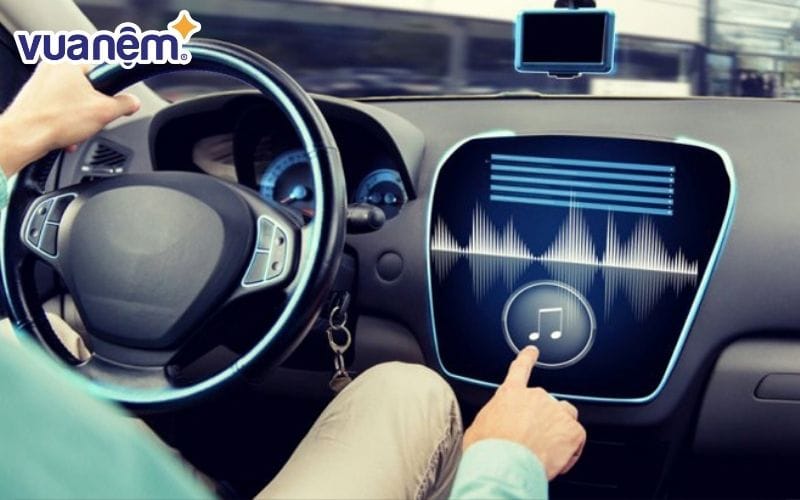 Nghe nhạc khi lái xe chính là cách để không buồn ngủ khi đi xe