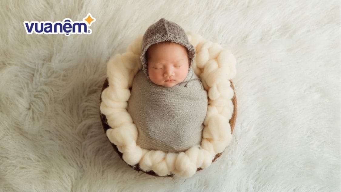 quấn khăn cho bé