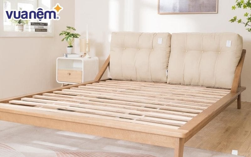 Chúng ta nên chọn giường có màu sắc hài hòa với màu sơn tường