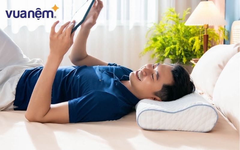 Chọn gối và nệm phù hợp đóng vai trò quan trọng trong việc duy trì tư thế ngủ đúng