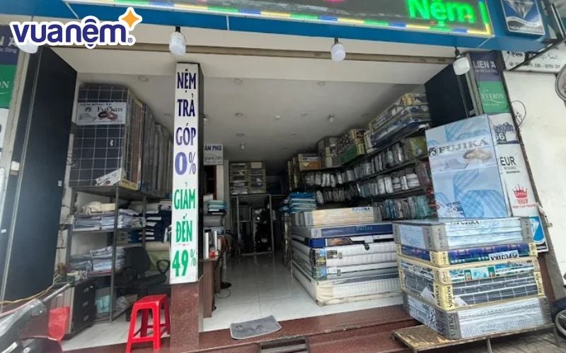 Đại lý nệm Kim Cương Tân Phú là địa chỉ quen thuộc của người dân trong khu vực