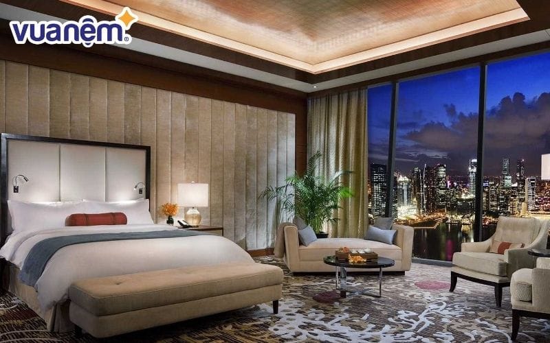 Chiếc khăn trải ngang giường khách sạn để trang trí phòng