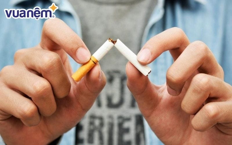 Không ngủ được đừng dại dột hút thuốc lá
