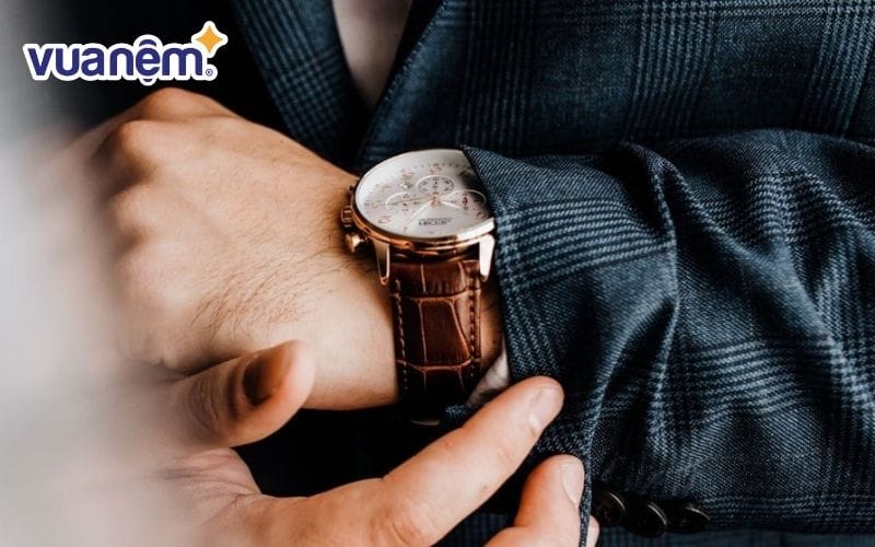 Một chiếc đồng hồ chính hãng sẽ là món quà tuyệt vời cho mẹ chồng dịp 20.10