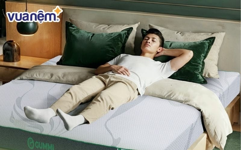 Người cao huyết áp nên nằm ngửa kê đầu cao vừa phải 