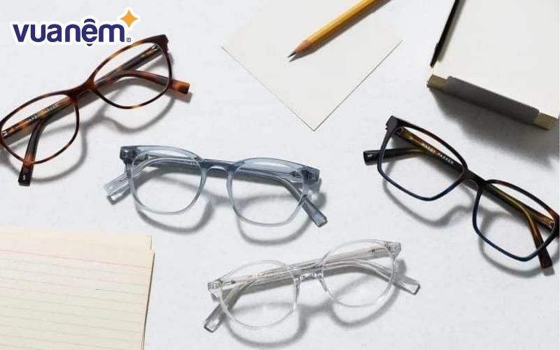 Mắt kính là món quà cho mẹ chồng thể hiện sự tinh tế của bạn