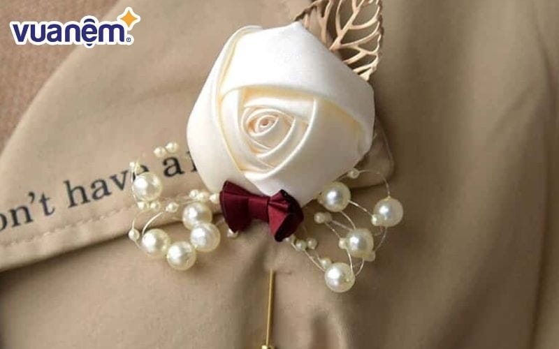 Cài áo cũng là món quà rất ý nghĩa