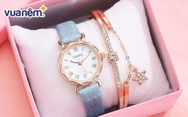 Một chiếc đồng hồ chính hãng sẽ là món quà tuyệt vời cho mẹ chồng dịp 20.10