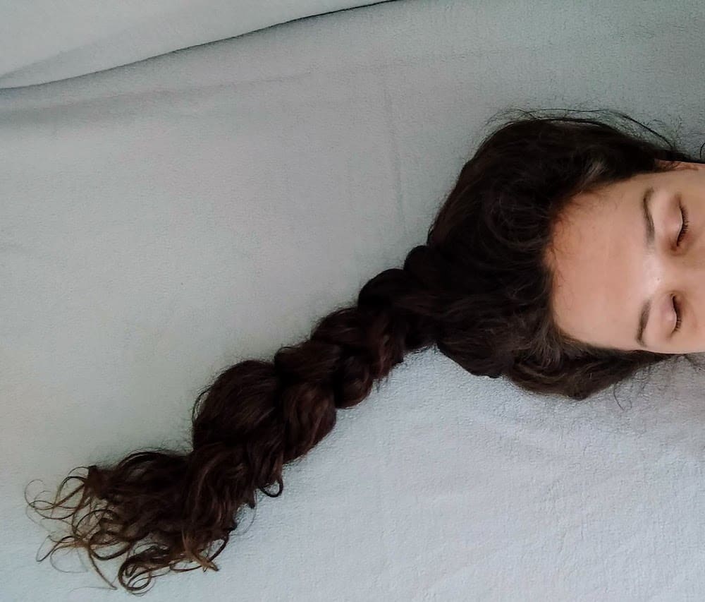 tết tóc khi ngủ
