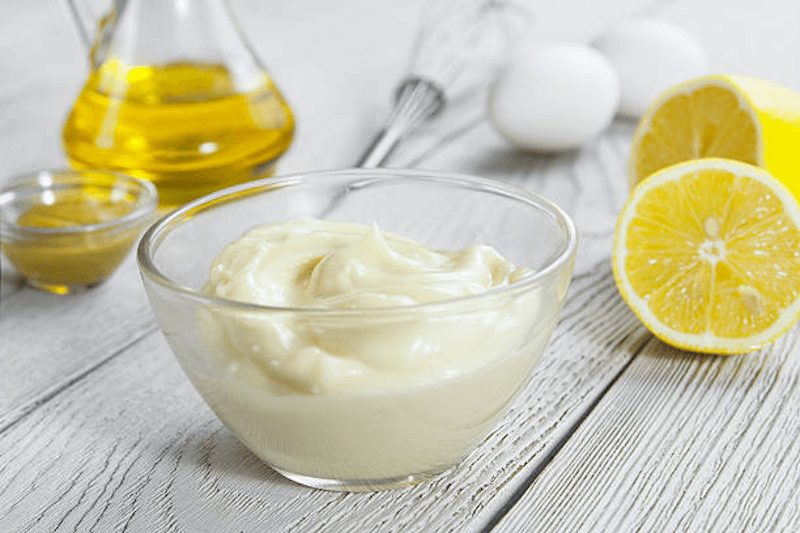 Sử dụng sốt Mayonnaise kết hợp với rau củ 