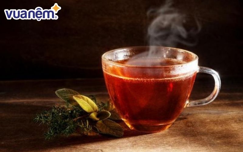 Uống trà nóng cũng là một cách để hết nghẹt mũi khi ngủ hiệu quả