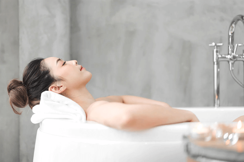 Tắm nước ấm để kiểm soát căng thẳng 