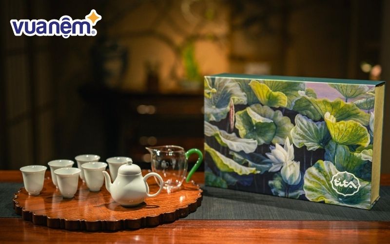 Tặng mẹ chồng ngay bộ ấm trà cao cấp