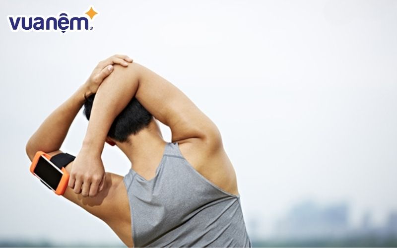 Tập thể dục với các bài tập cho cổ vai gáy