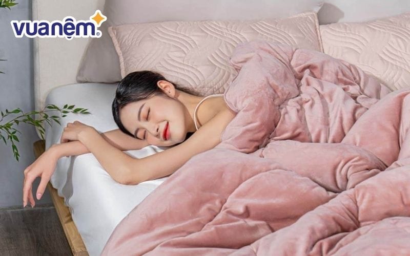 Tư thế ngủ thoải mái cũng sẽ giúp bạn có giấc ngủ không mơ