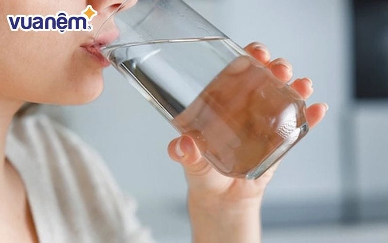 Uống nước ấm trước khi ngủ giúp cải thiện tâm trạng