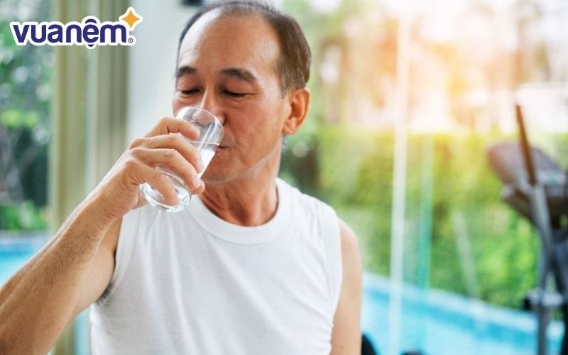 Nước ấm giúp máu lưu thông thuận lợi hơn