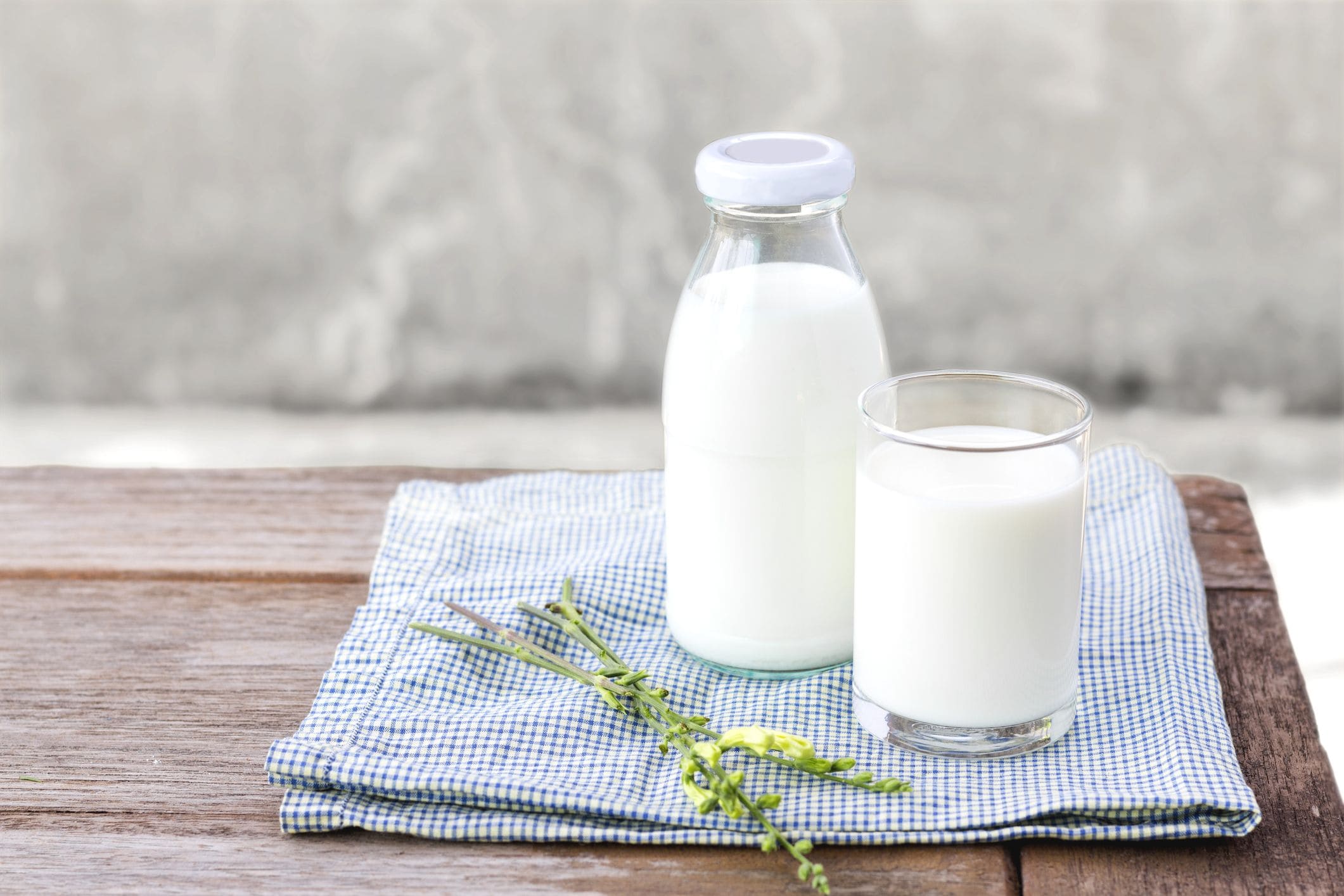 uống sữa tươi không đường có giảm cân không