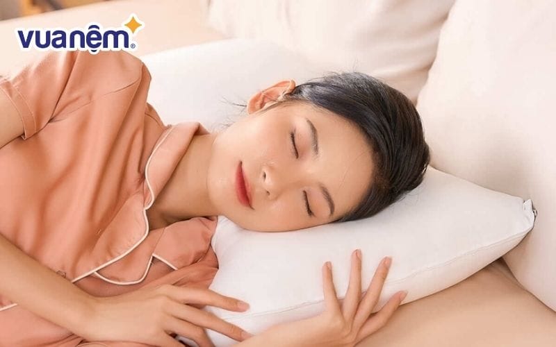 Việc ngủ nghiêng bên phải có cả ưu điểm và khuyết điểm